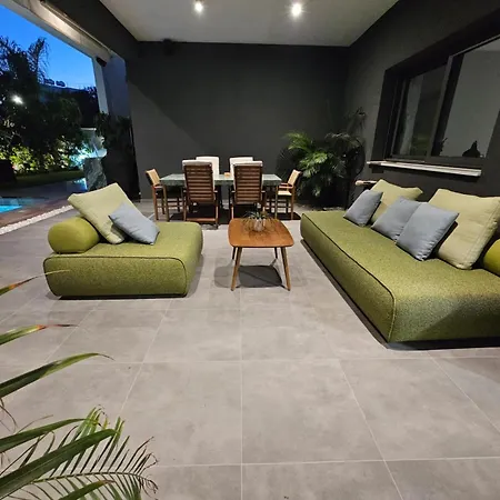 Willa Tg New Luxury Private - Heated Salty Swimming Pool, Outdoor Jacuzzi, Sauna, Exotic Garden Limassol