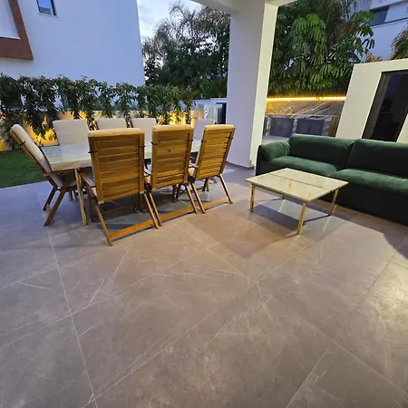Willa Tg New Luxury Private - Heated Salty Swimming Pool, Outdoor Jacuzzi, Sauna, Exotic Garden Limassol