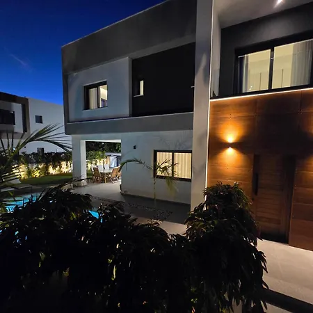 Willa Tg New Luxury Private - Heated Salty Swimming Pool, Outdoor Jacuzzi, Sauna, Exotic Garden Limassol