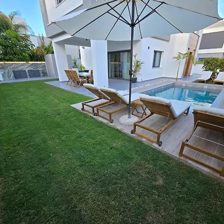 Willa Tg New Luxury Private - Heated Salty Swimming Pool, Outdoor Jacuzzi, Sauna, Exotic Garden Limassol