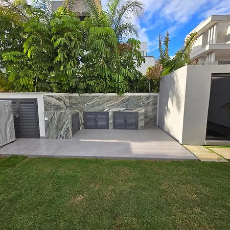 וילה Tg New Luxury Private - Heated Salty Swimming Pool, Outdoor Jacuzzi, Sauna, Exotic Garden לימסול