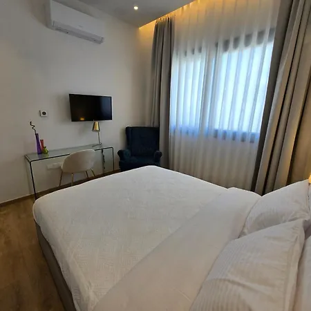 Tg New Luxury Private - Heated Salty Swimming Pool, Outdoor Jacuzzi, Sauna, Exotic Garden לימסול